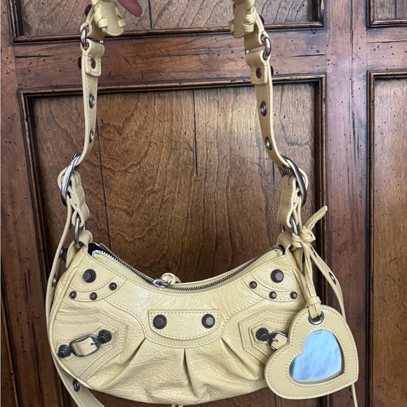 BALENCIAGA Le Cagole leather handbag Never worn, with tag light pale yellow - Picture 2 of 11